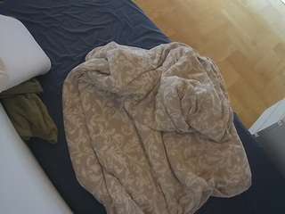 voyeurcam-julmodels-greybed-2