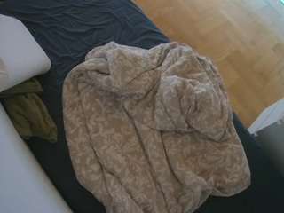 voyeurcam-julmodels-greybed-2