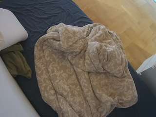 voyeurcam-julmodels-greybed-2