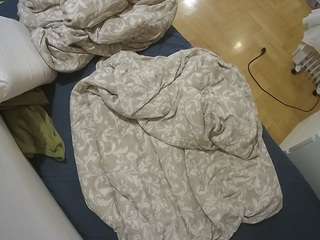 voyeurcam-julmodels-greybed-2