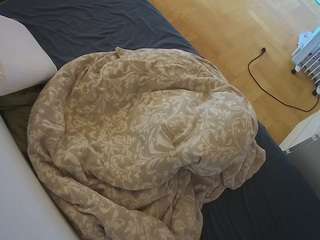 voyeurcam-julmodels-greybed-2