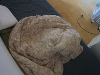 voyeurcam-julmodels-greybed-2