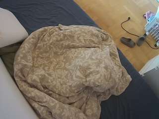 voyeurcam-julmodels-greybed-2