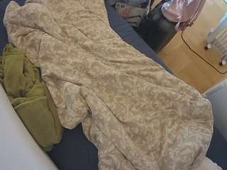 voyeurcam-julmodels-greybed-2
