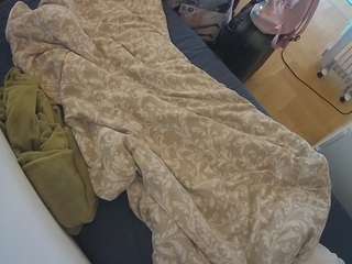 voyeurcam-julmodels-greybed-2