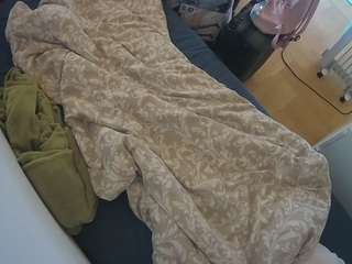 voyeurcam-julmodels-greybed-2