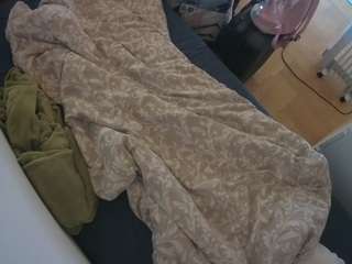 voyeurcam-julmodels-greybed-2