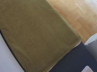 voyeurcam-julmodels-greybed-2