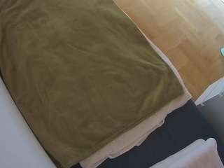 voyeurcam-julmodels-greybed-2