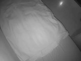 voyeurcam-julmodels-greybed-2