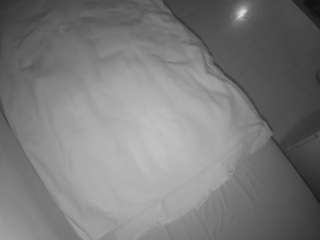 voyeurcam-julmodels-greybed-2