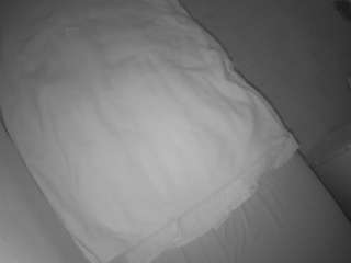 voyeurcam-julmodels-greybed-2