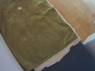voyeurcam-julmodels-greybed-2