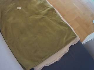 voyeurcam-julmodels-greybed-2