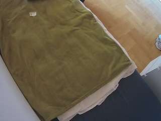 voyeurcam-julmodels-greybed-2