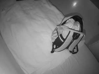 voyeurcam-julmodels-greybed-2 webcam