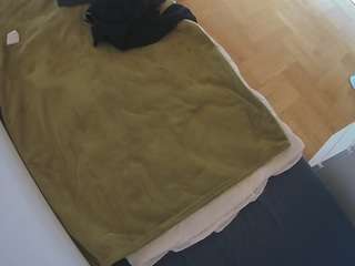 voyeurcam-julmodels-greybed-2 webcam