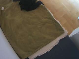 voyeurcam-julmodels-greybed-2 webcam