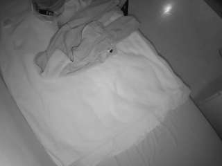 voyeurcam-julmodels-greybed-2 webcam