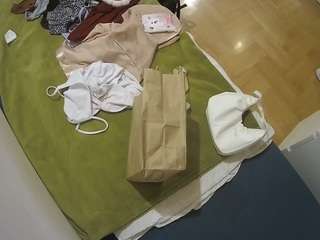 voyeurcam-julmodels-greybed-2