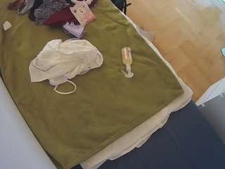 voyeurcam-julmodels-greybed-2