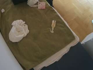voyeurcam-julmodels-greybed-2