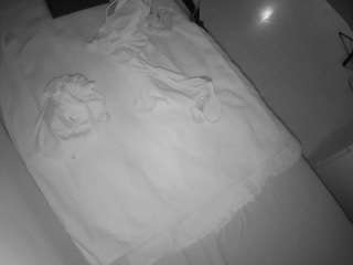 voyeurcam-julmodels-greybed-2
