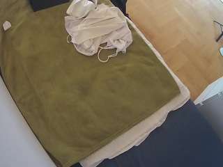 voyeurcam-julmodels-greybed-2