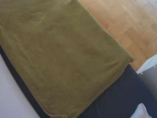 voyeurcam-julmodels-greybed-2