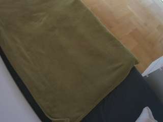 Эта модель сейчас онлайн. voyeurcam-julmodels-greybed-2