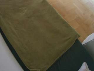 このモデルは現在ライブ中です。 voyeurcam-julmodels-greybed-2