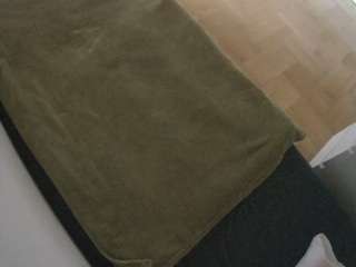 このモデルは現在ライブ中です。 voyeurcam-julmodels-greybed-2