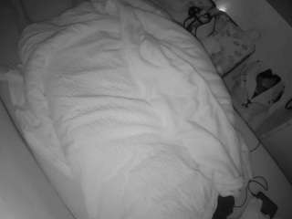 Dieses Model ist jetzt live. voyeurcam-julmodels-greybed-2