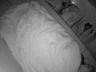 이 모델은 현재 라이브 중입니다. voyeurcam-julmodels-greybed-2