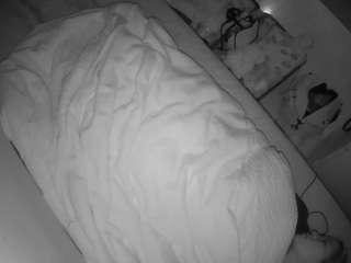 هذا النموذج مباشر الآن. voyeurcam-julmodels-greybed-2