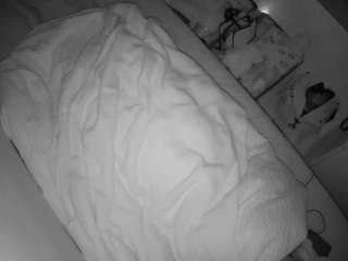 Dieses Model ist jetzt live. voyeurcam-julmodels-greybed-2
