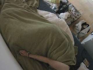 Questo modello è in diretta ora. voyeurcam-julmodels-greybed-2