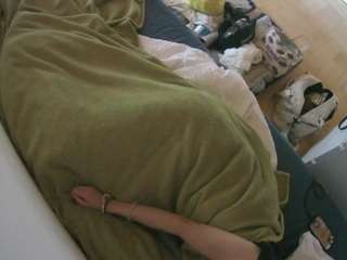 Ця модель зараз онлайн. voyeurcam-julmodels-greybed-2