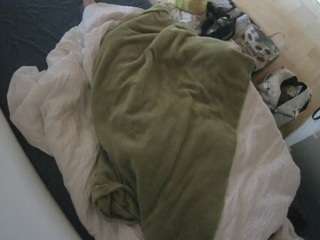 Dieses Model ist jetzt live. voyeurcam-julmodels-greybed-2