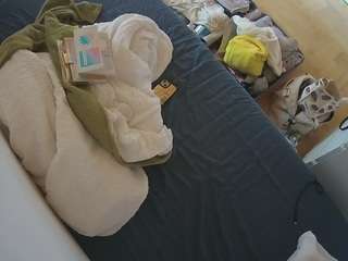 Mẫu này đang trực tiếp. voyeurcam-julmodels-greybed-2