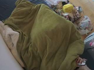 voyeurcam-julmodels-greybed-2