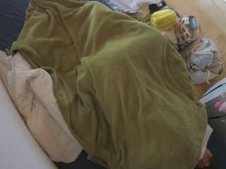 यह मॉडल अभी लाइव है. voyeurcam-julmodels-greybed-2