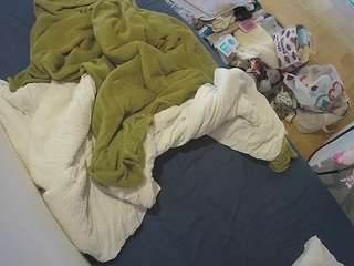 โมเดลนี้กำลังถ่ายทอดสดอยู่. voyeurcam-julmodels-greybed-2