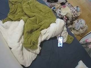 voyeurcam-julmodels-greybed-2