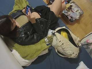 Acest model este live acum. voyeurcam-julmodels-greybed-2