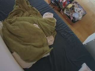 이 모델은 현재 라이브 중입니다. voyeurcam-julmodels-greybed-2