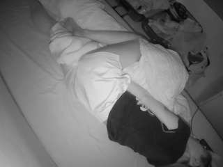 le modèle voyeurcam-julmodels-greybed-2 est en webcam porno dans un show sur le site camsoda, il possède les tags suivants: amateur,flash,flashing,hidden,hidden cam,julmodels-house,pov,sexwebcam,voyeur,hd