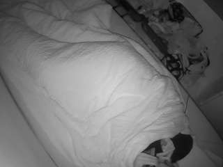 le modèle voyeurcam-julmodels-greybed-2 est en webcam porno dans un show sur le site camsoda, il possède les tags suivants: amateur,flash,flashing,hidden,hidden cam,julmodels-house,pov,sexwebcam,voyeur,hd