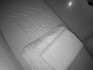 voyeurcam-julmodels-greybed-2