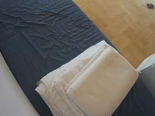voyeurcam-julmodels-greybed-2